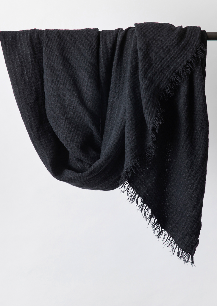 Estela Waffle Throw — Black