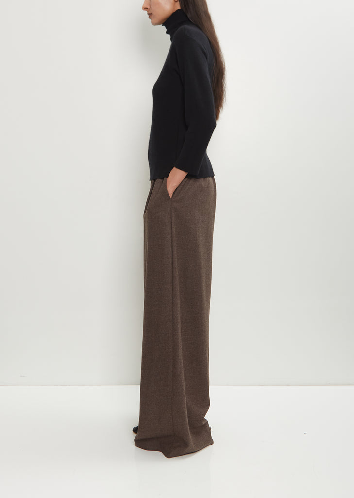 Cashmere Basic T-Neck Fitted Sweater — Black