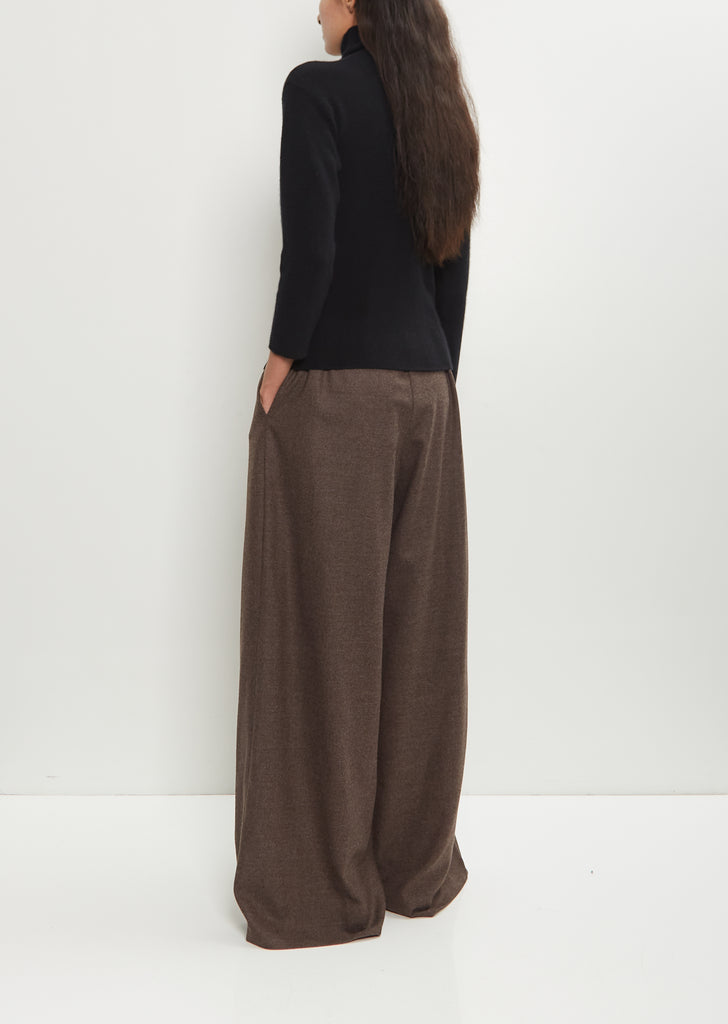 Cashmere Basic T-Neck Fitted Sweater — Black