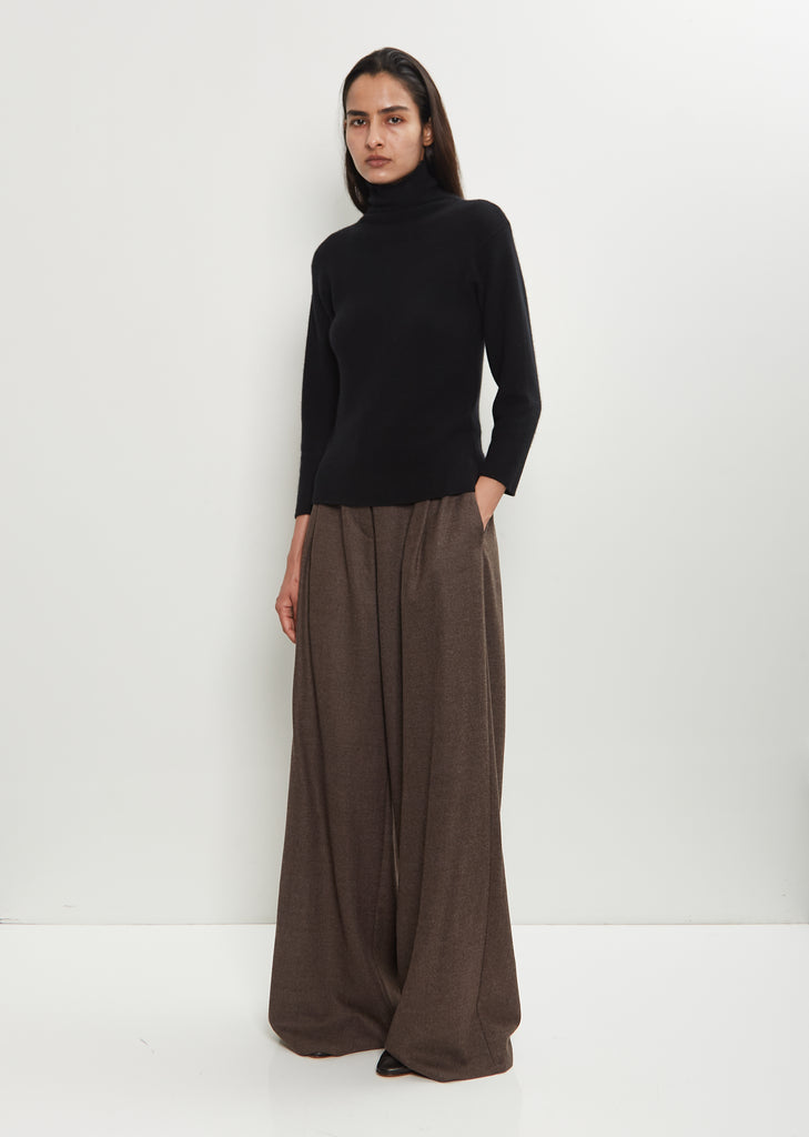 Cashmere Basic T-Neck Fitted Sweater — Black