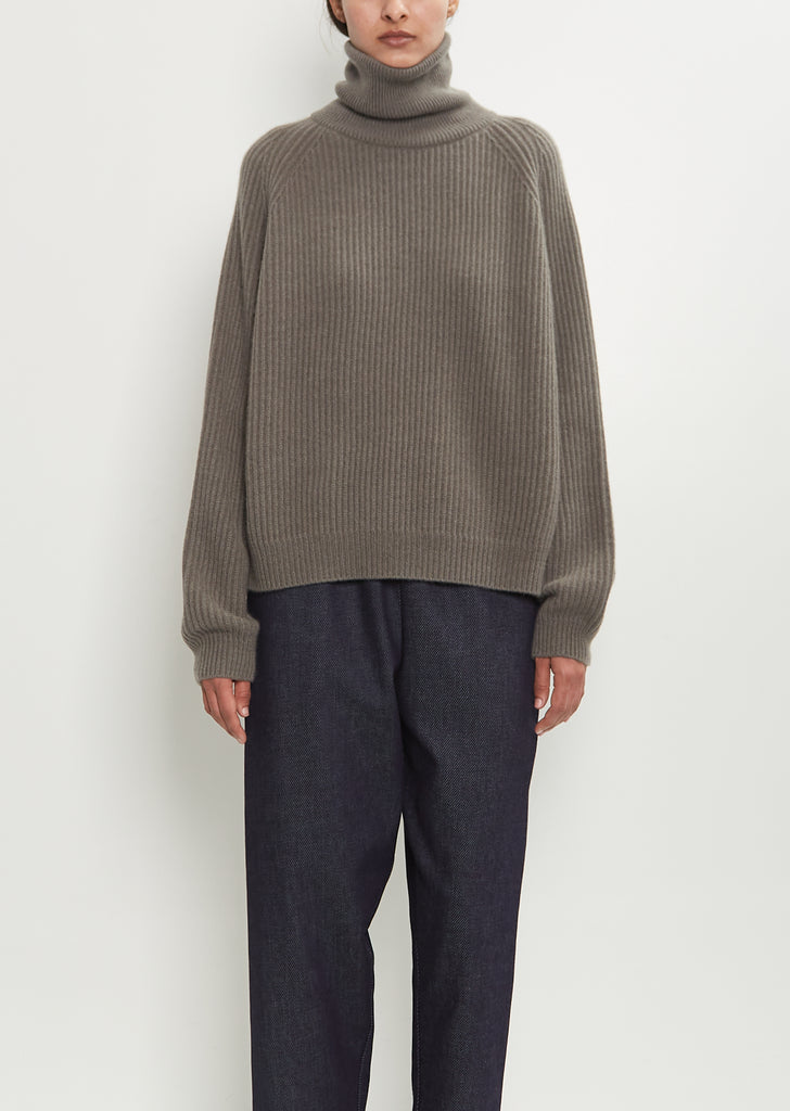 Cashmere Ribbed Raglan T-Neck Sweater