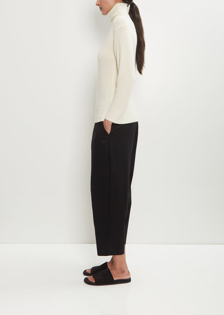 Cashmere Basic T-Neck Fitted Sweater — Bone