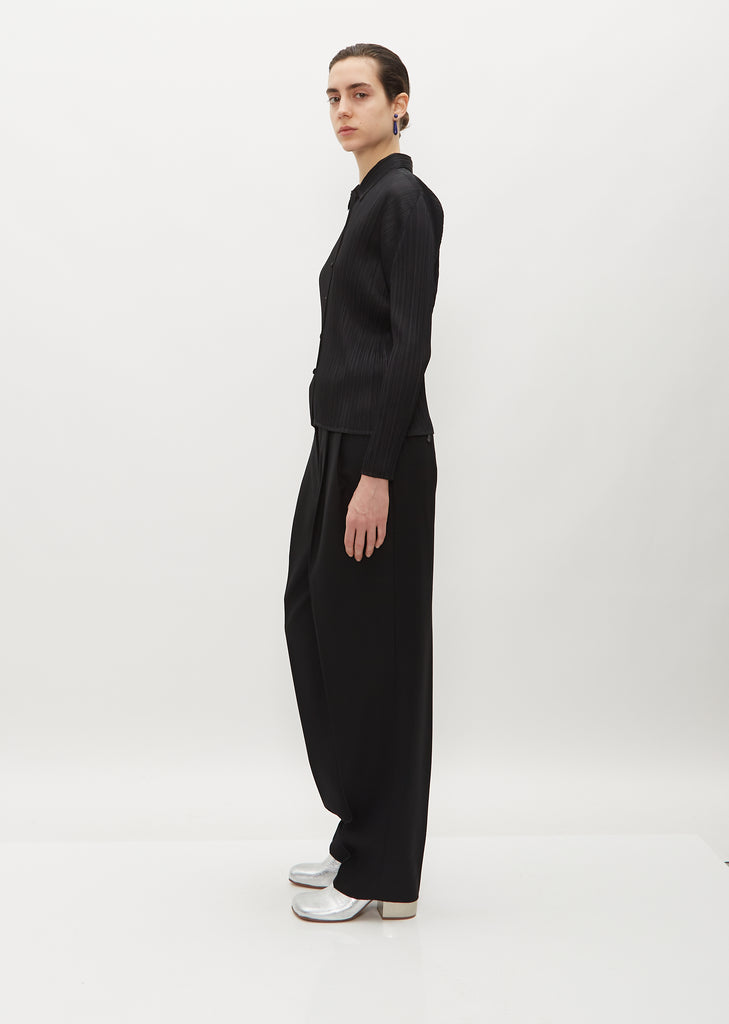 Classic Collar Pleated Shirt — Black