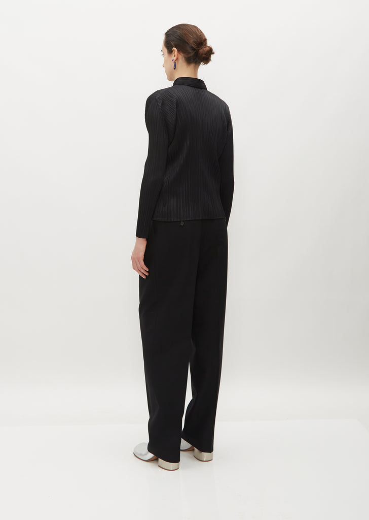 Classic Collar Pleated Shirt — Black