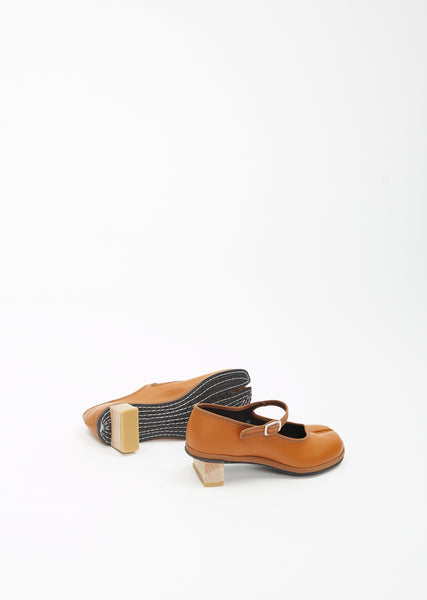 【DROGHERIA CRIVELLINI】 Tabi Mary Jane Linojuta Camel Olive Fu-Geta Tabi Mary Jane Nappa Ness — Tobacco – La Garçonne
