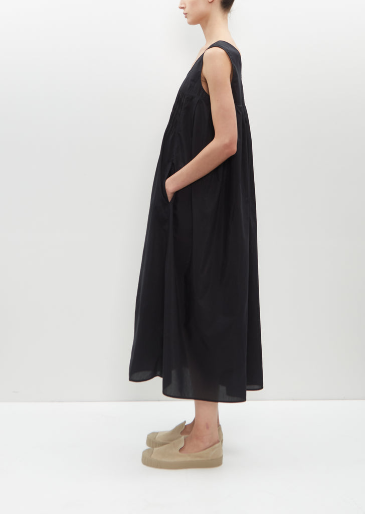 Sleeveless Pleated Embroidery Dress