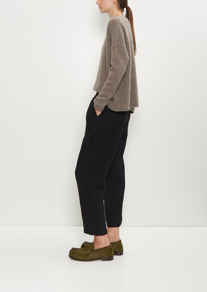 Linen Wool Pinstripe Pleated Tapered Pant — Black