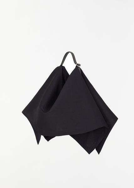 【送料&関税込】Issey Miyake Enclothe Square Blue Bag Issey Miyake Enclothe Square Blue Bag | italist