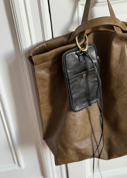 Phone Pocket — Black – La Garçonne