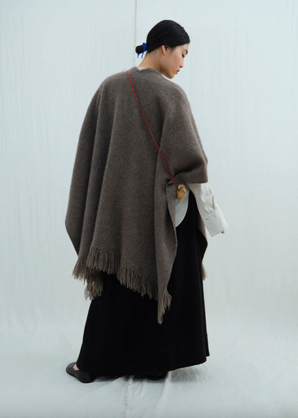 Split Cape — Natural Yak Grey – La Garçonne