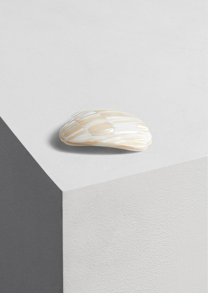 Fan Shell Clip — Mother of Pearl