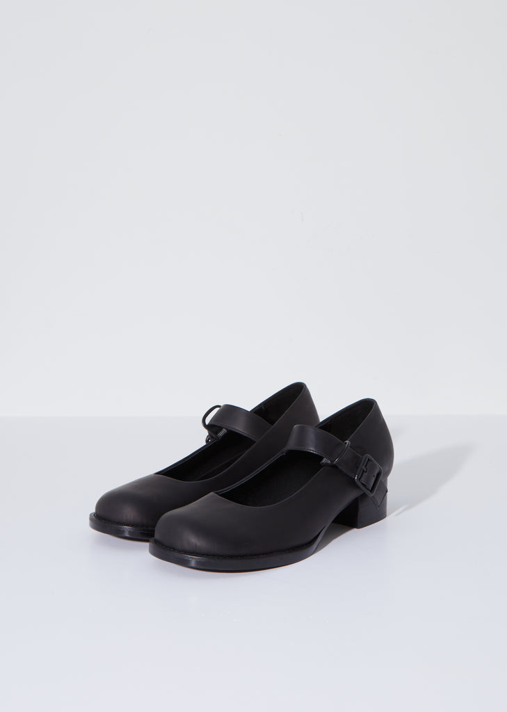 Round Toe Strap Pumps
