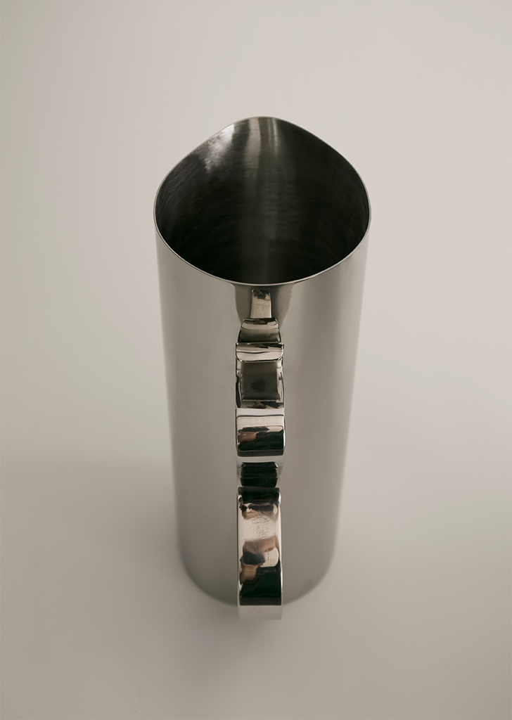 Squiggle Pitcher