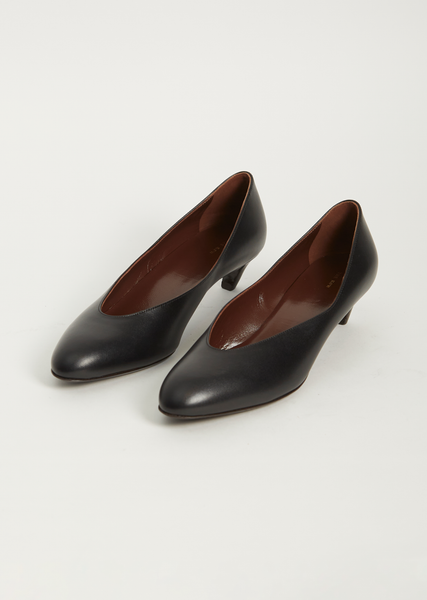 The Row Almond Leather Pumps In Black