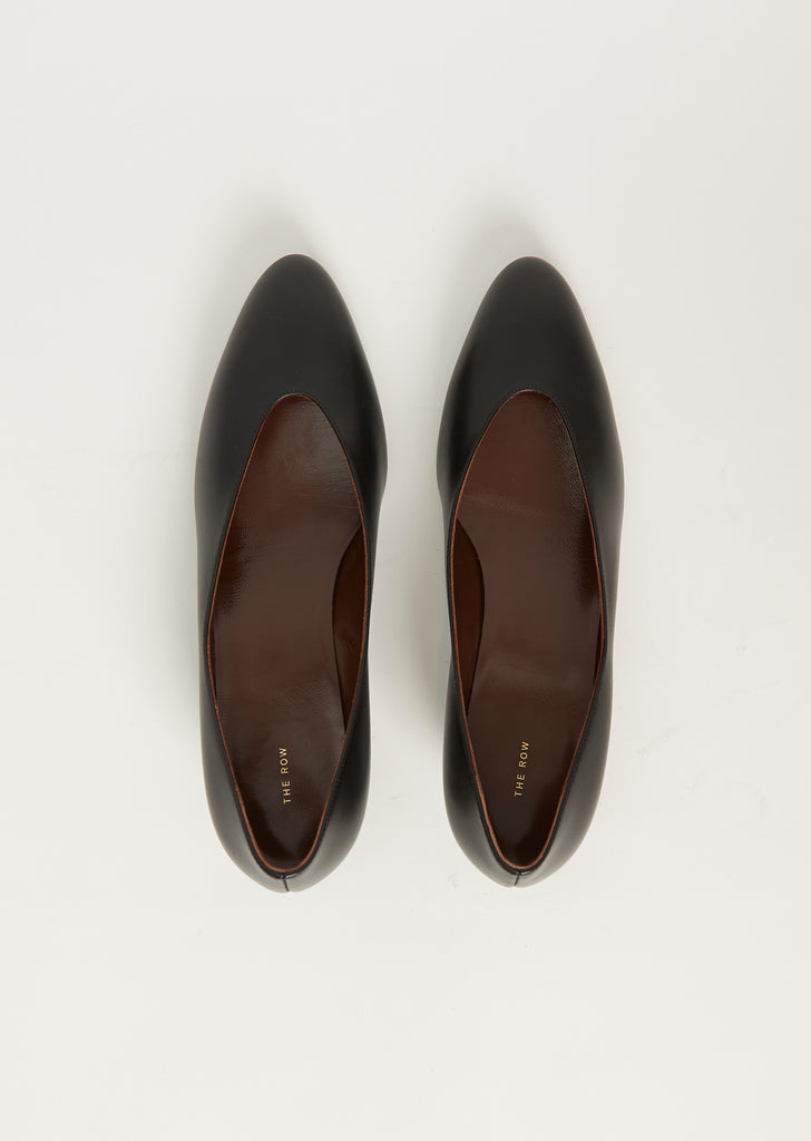 Almond Pump — Black