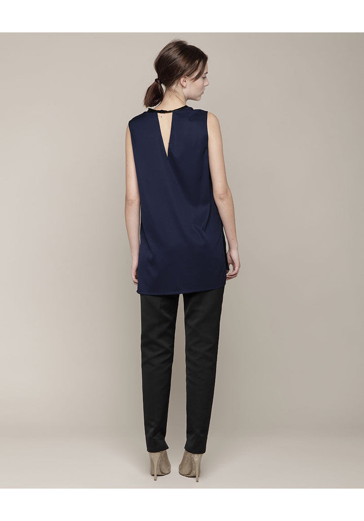 Lapel Sleeveless Blouse