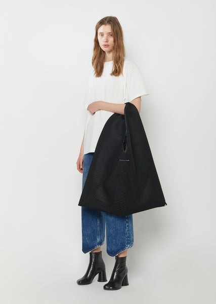 マベパール Net Triangle Tote by MM6 Maison Margiela- La Garçonne
