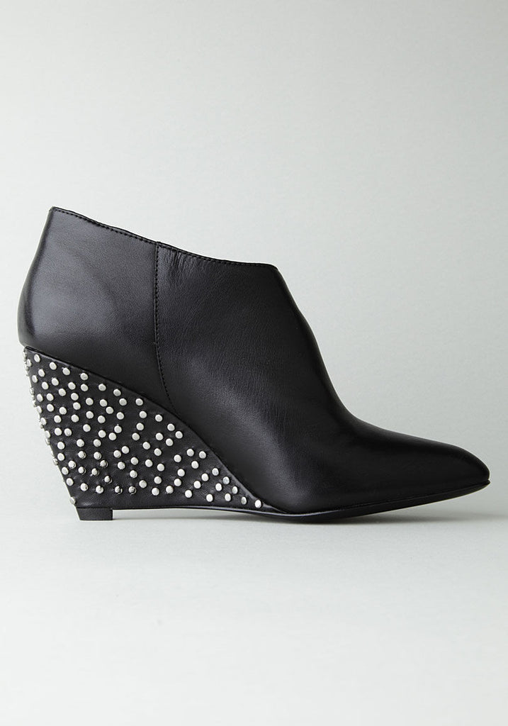 Studded Wedge