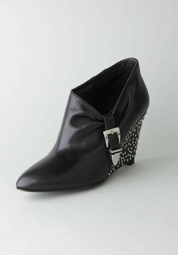 Studded Wedge