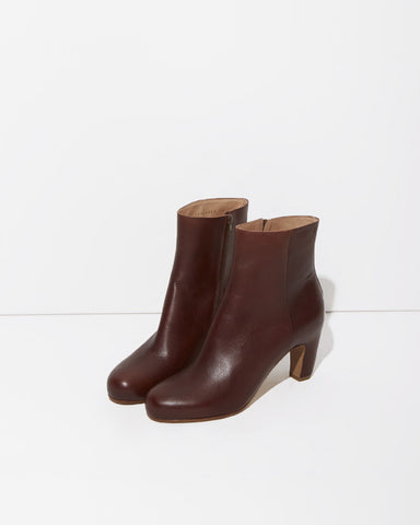 Curved-Heel Boot