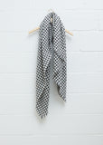 Labra Quadra Natte Scarf — Charcoal/White