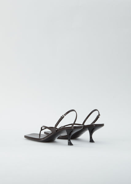 極美品 THE ROW CONSTANCE SANDAL 38.5 オフホワイト The Row Constance Leather Flat Sandals in Bianco | FWRD