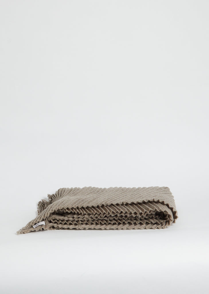 Plisse Stola — Taupe