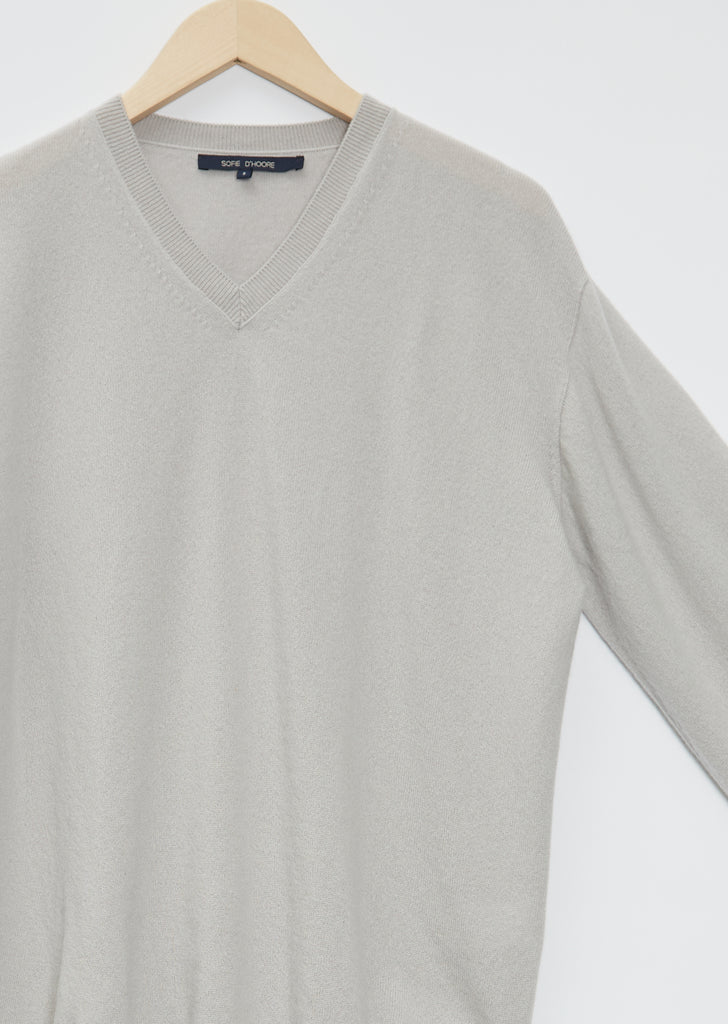 Man V-Neck Cashmere Sweater — Mastic