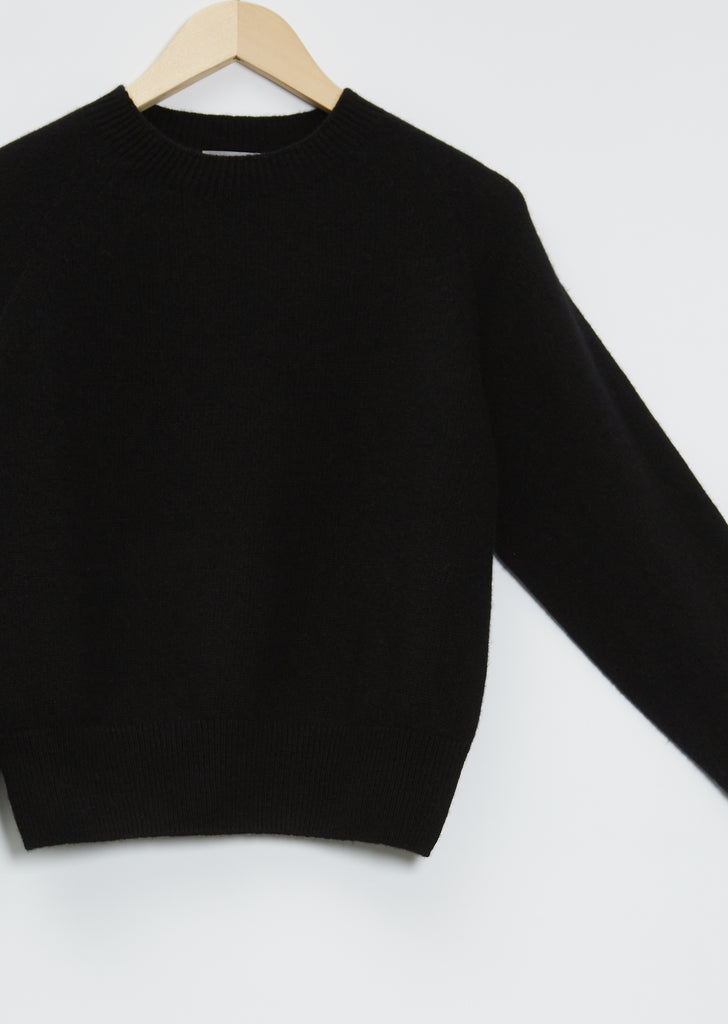 Short Classic Cashmere Crewneck — Black