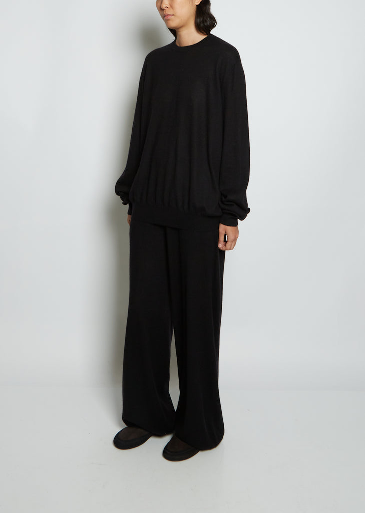 Boyfriend R-Neck Cashmere Sweater —  Black