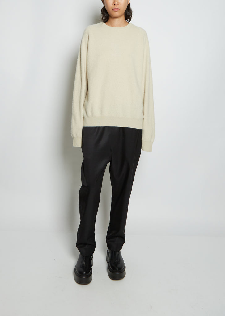 Boyfriend R-Neck Cashmere Sweater — Chalk