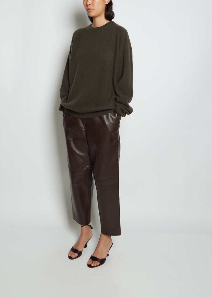 Boyfriend R-Neck Cashmere Sweater — Black Olive