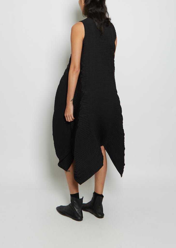 Leaf Pleats Polyester Dress — Black
