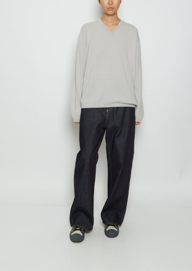 Man V-Neck Cashmere Sweater — Mastic