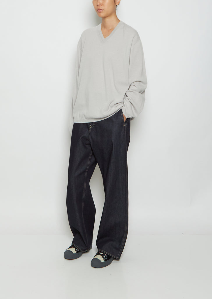 Man V-Neck Cashmere Sweater — Mastic