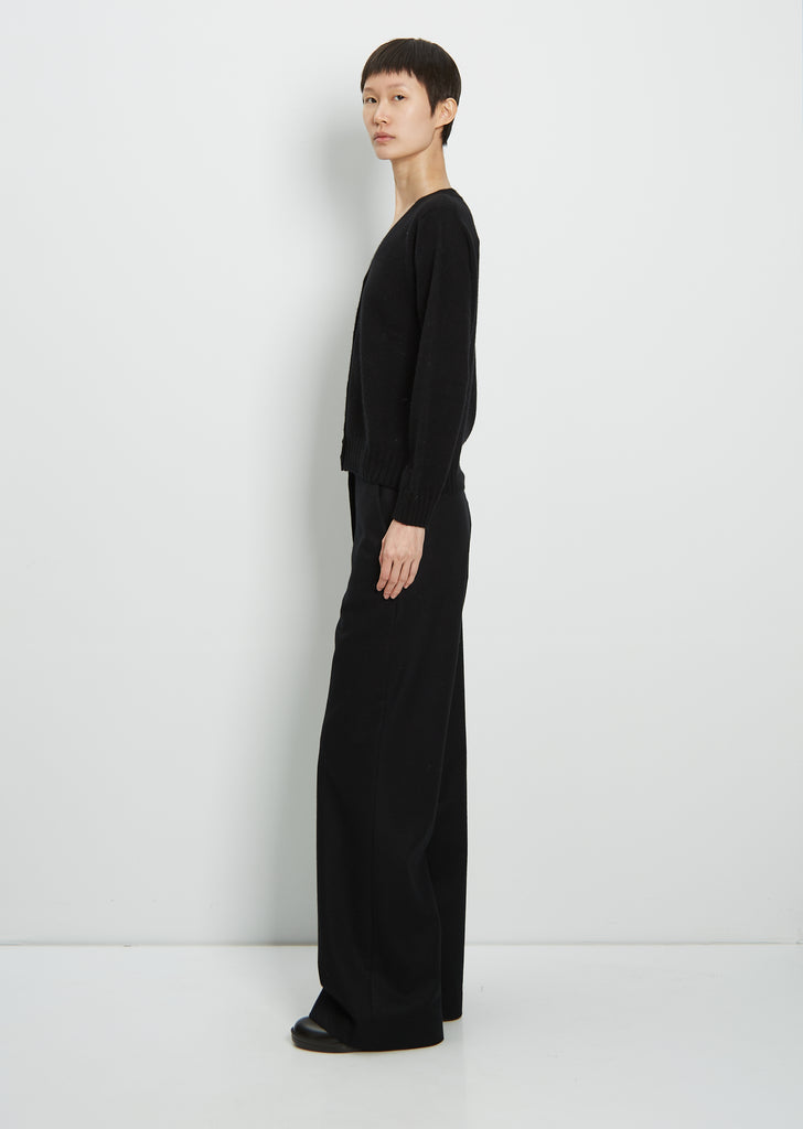 Seamless V Neck Cardigan — Black
