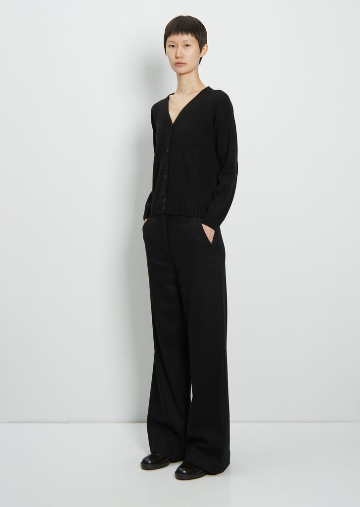 Seamless V Neck Cardigan — Black