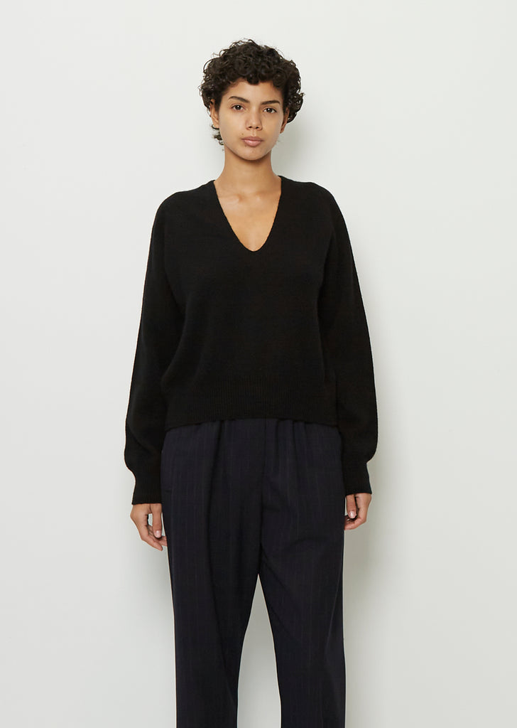 Cashmere Cropped V Neck — Black