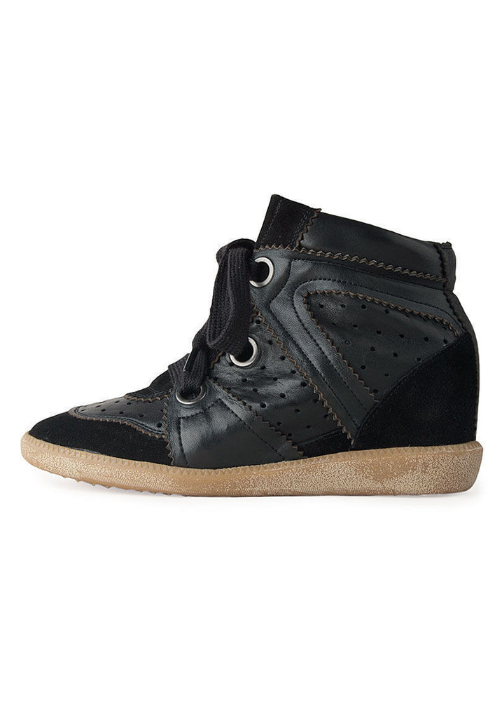 Betty Low-Top Sneaker