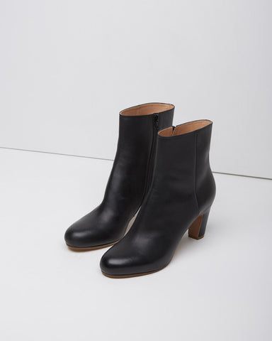 Curved-Heel Boot