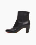 Curved-Heel Boot