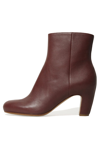 Curved Heel Boot