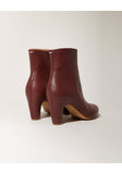 Curved-Heel Boot