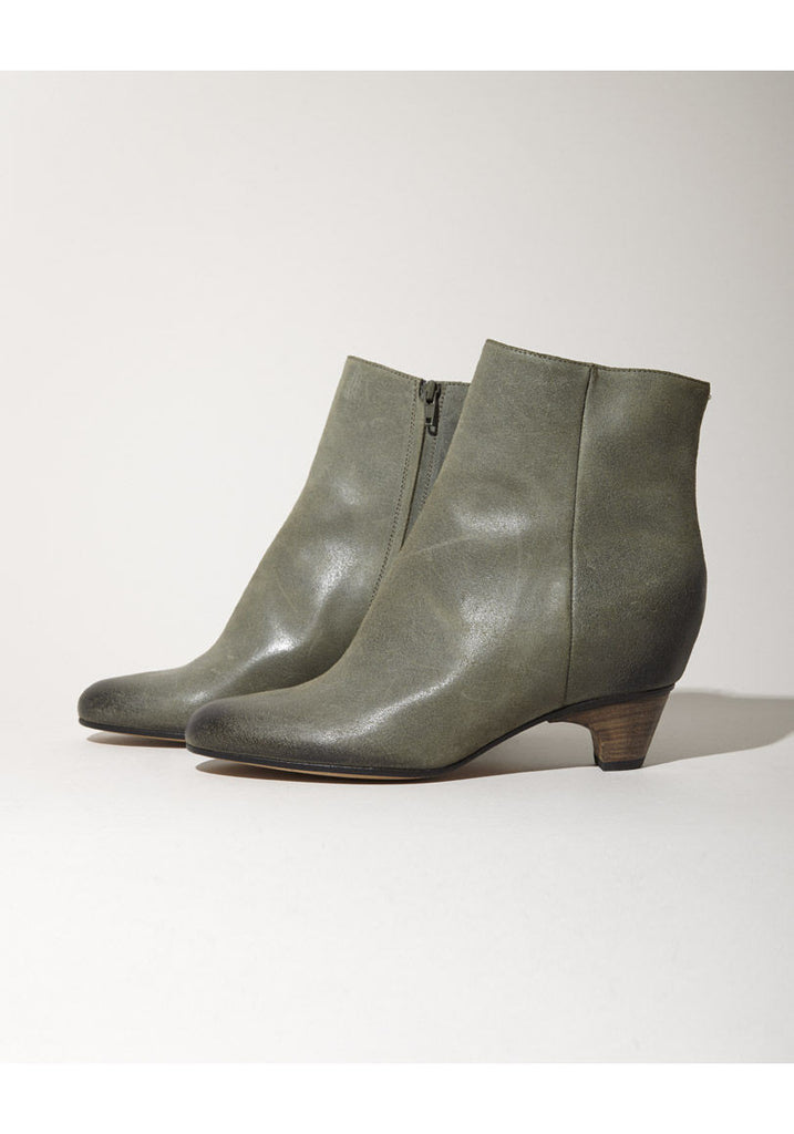 Half-Wedge Boot