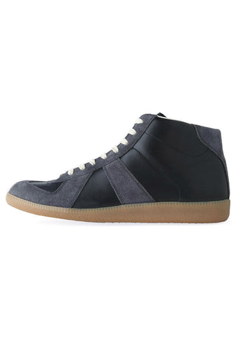 Hi-Top Sneaker