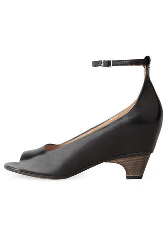 Kitten-Heel Pump