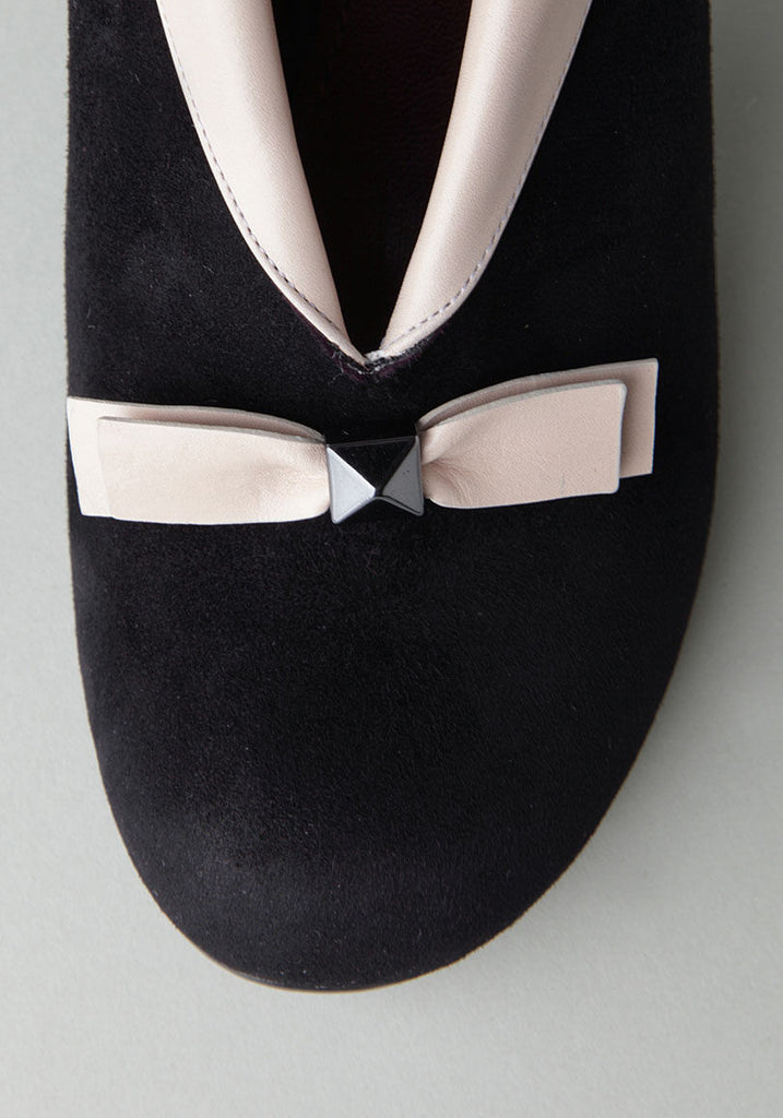 Contrast Bow Heel