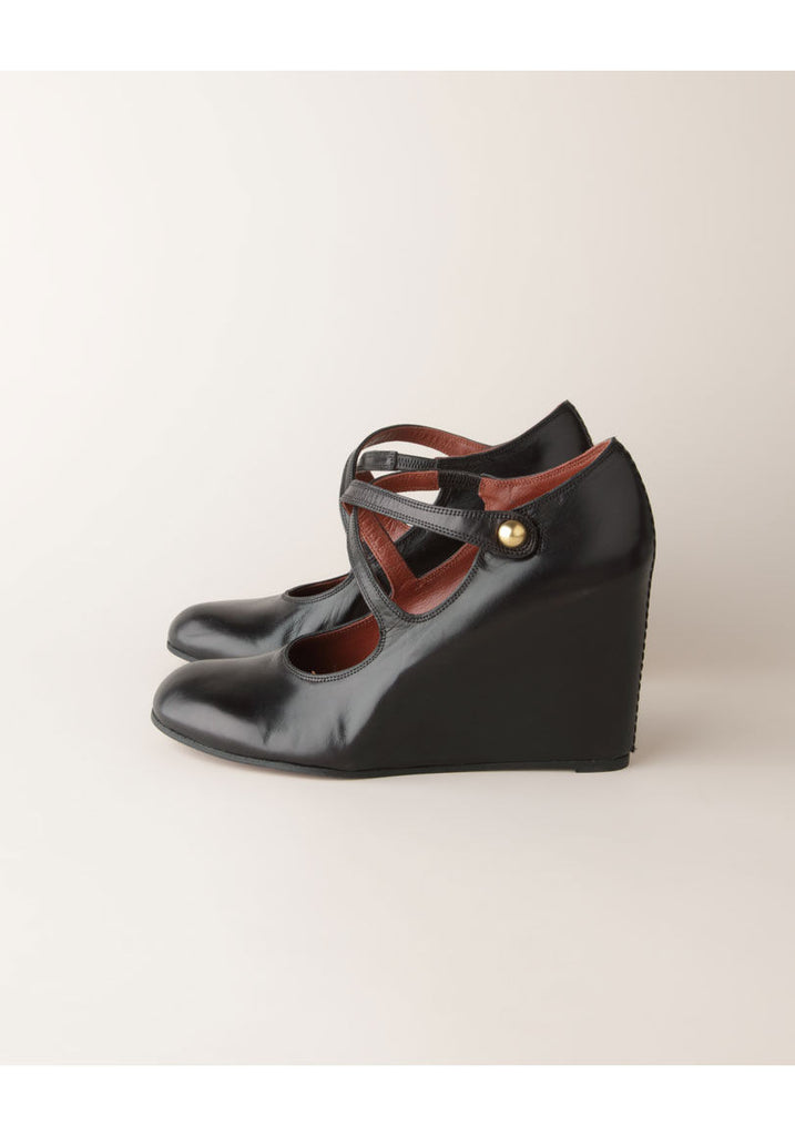 Strappy Round Toe Wedge