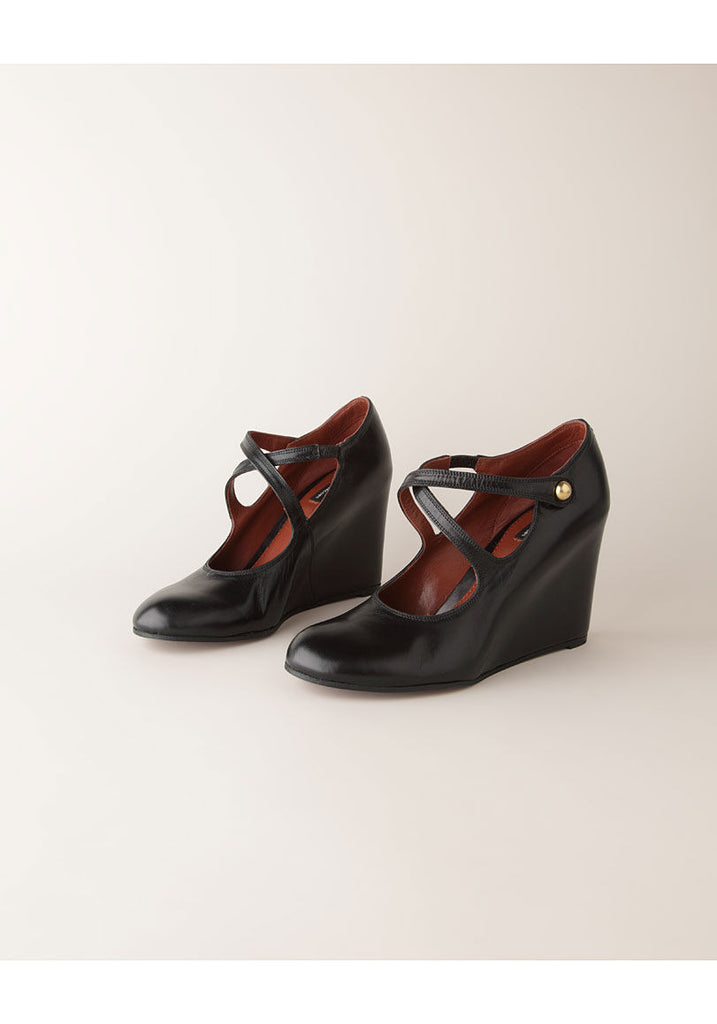 Strappy Round Toe Wedge