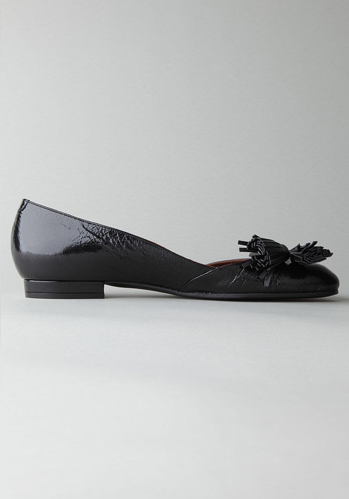 Wrinkled Flat with Tassels